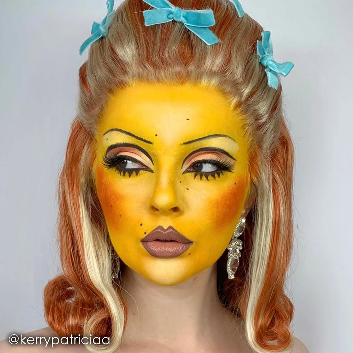 Mehron StarBlend Cake Makeup - Yellow (2 oz)