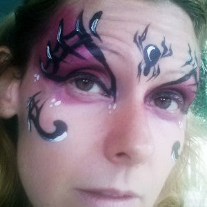How to Face Paint a Quick and Easy Glam Spider Mask for Girls